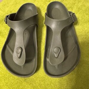 Olive Green Gizeh Birkenstock Sandals 39 (8.5-9) Well loved, lots of life left